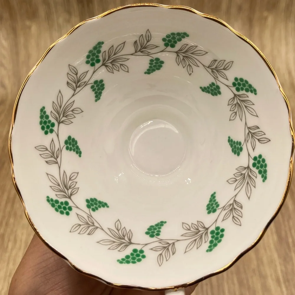 VINTAGE CROWN STAFFORDSHIRE fine bone china  mare England. - Picture 9 of 9